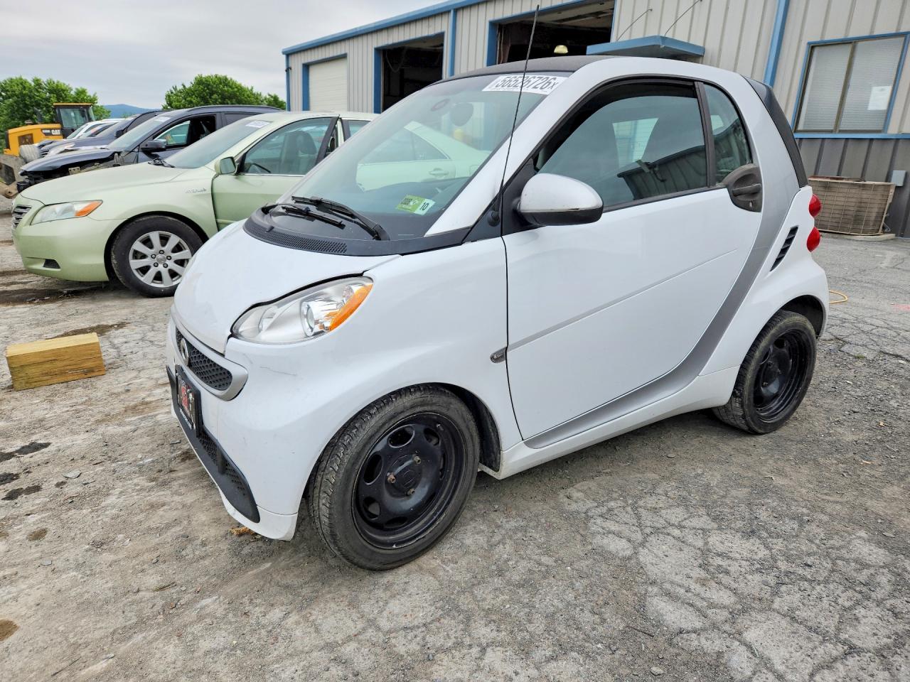 2015 Smart fortwo Passion, VIN WMEEJ3BA7FK814218 — Side