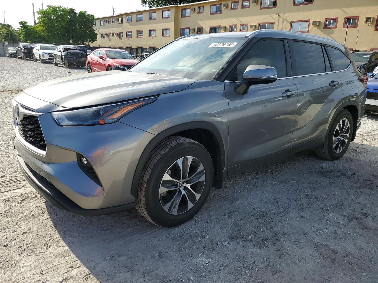 2025 Toyota Highlander LE, VIN 5TDKDRAH1SS558204 — Бок