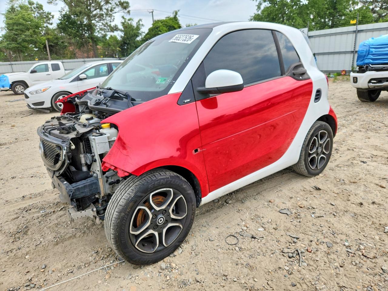 2017 Smart fortwo Pure, VIN WMEFJ5DA2HK205604 — Front end