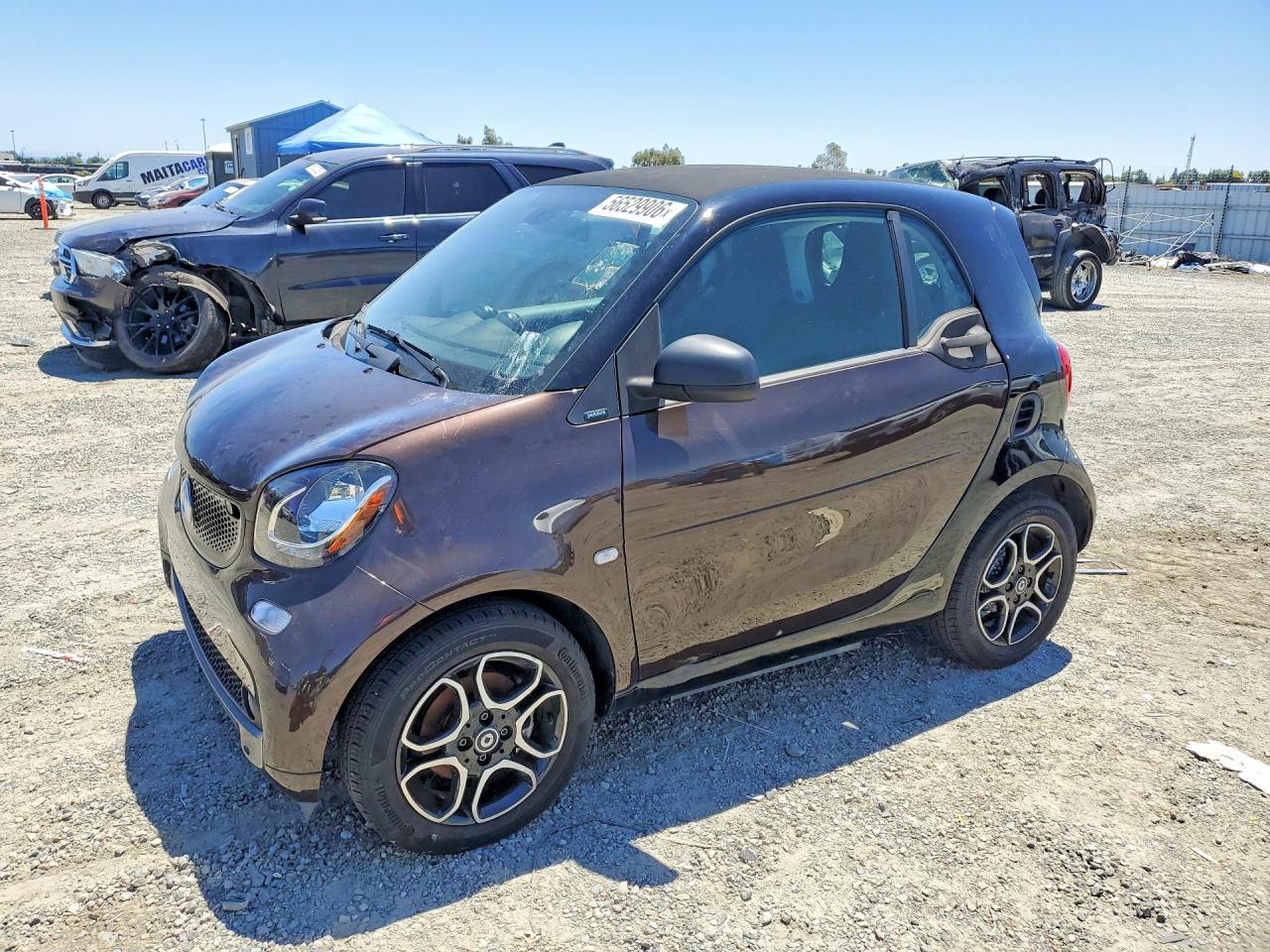 2018 Smart fortwo Passion, VIN WMEFJ9BA2JK308828 — Side