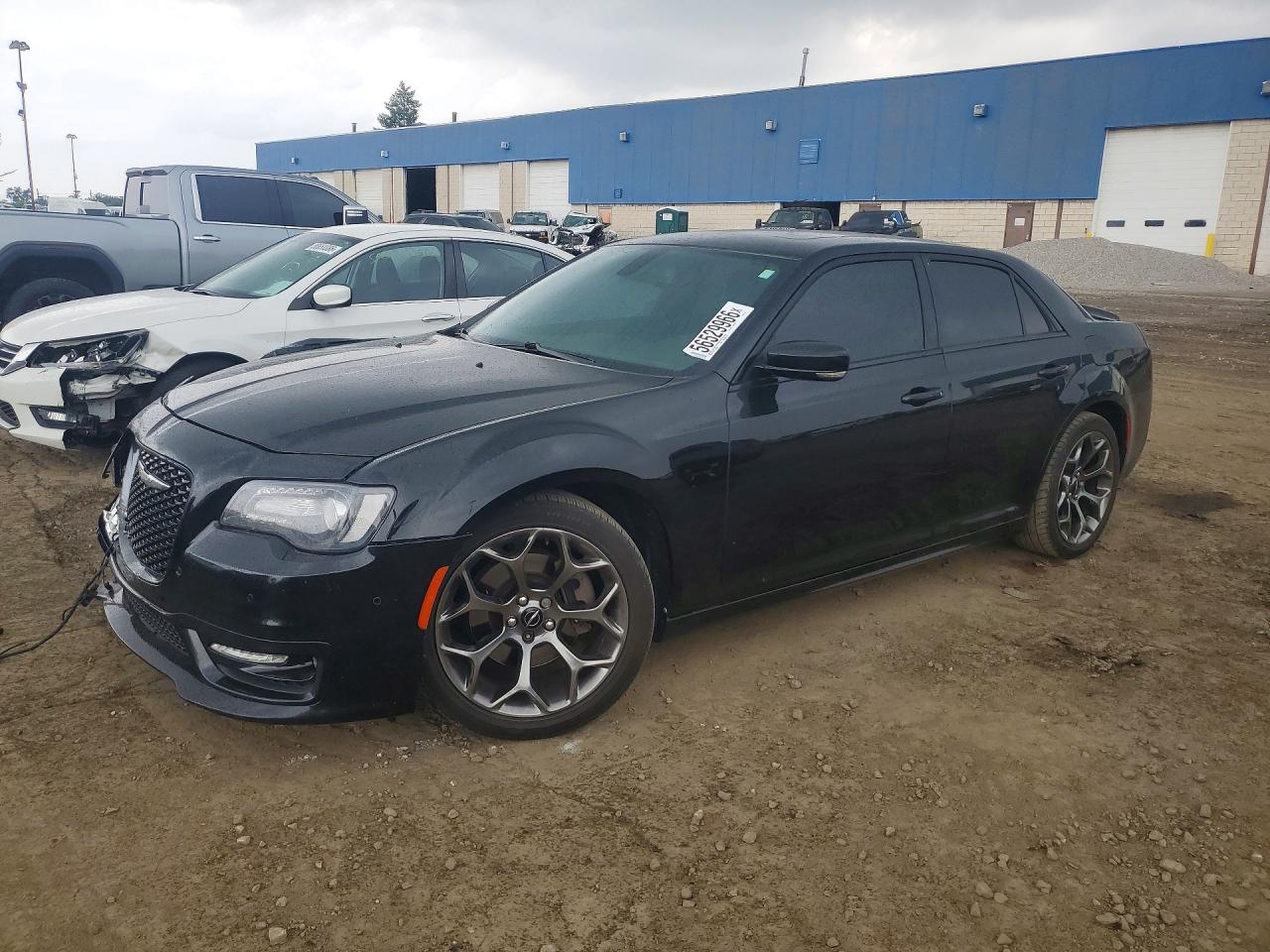 2017 Chrysler 300 S, VIN 2C3CCABT3HH617745 — Перед