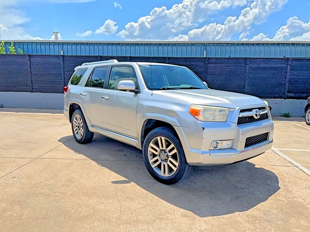 2012 Toyota 4Runner SR5, VIN JTEZU5JR3C5036631 — Minor dents and scratches