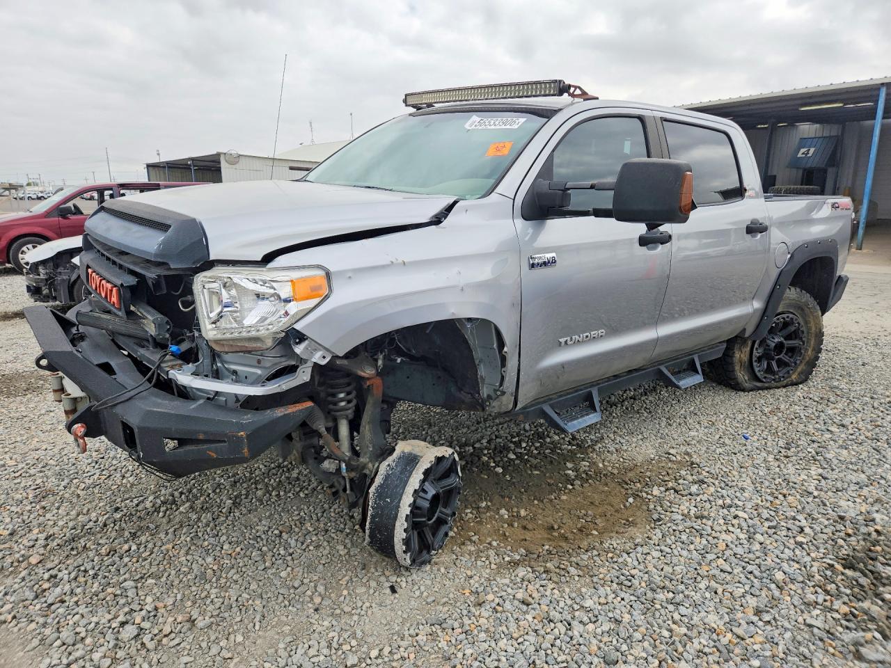2014 Toyota Tundra SR5, VIN 5TFDW5F10EX350983 — Вандализм