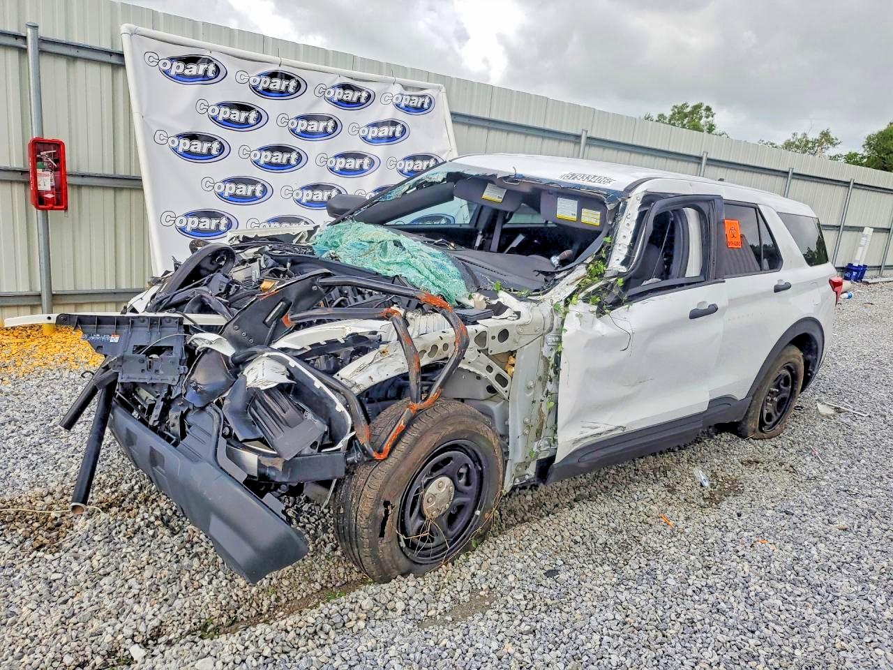 2024 Ford Police Interceptor Utility, VIN 1FM5K8AB8RGA60431 — Front end
