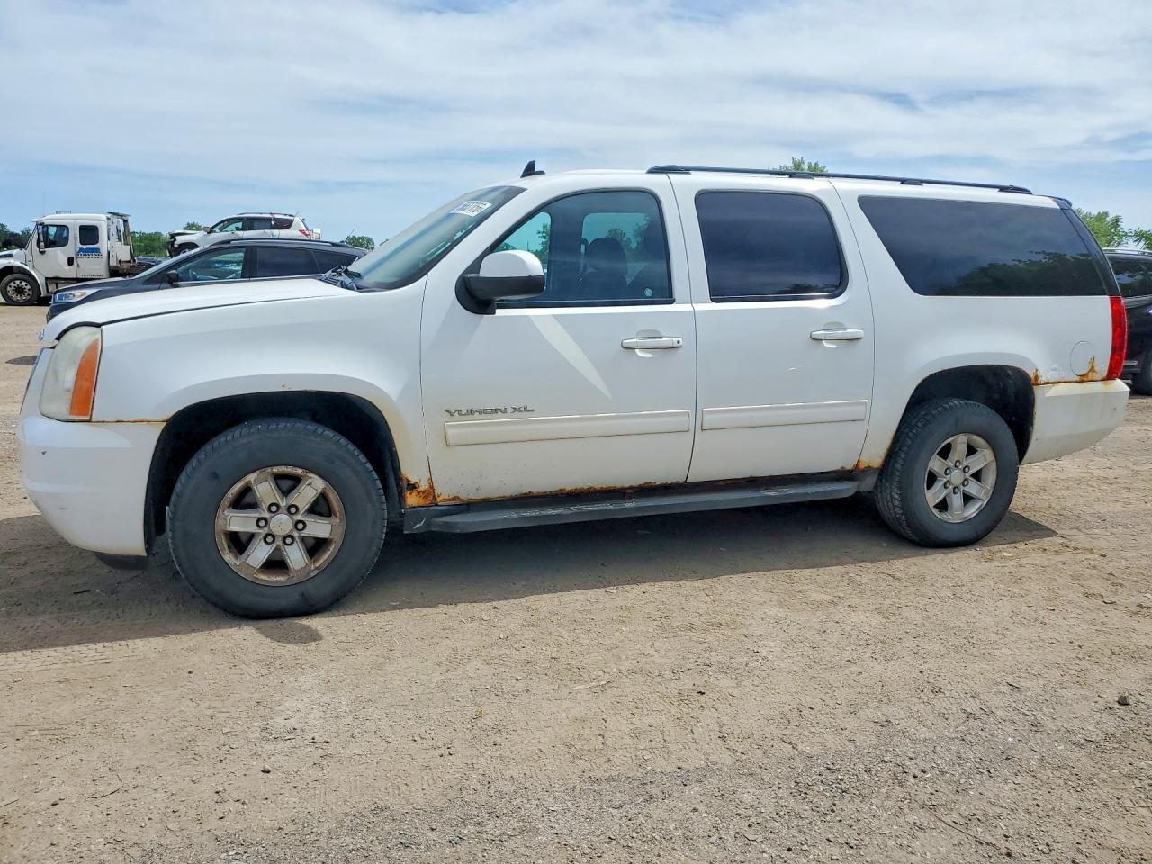 2011 GMC Yukon XL SLE, VIN 1GKS2HE37BR127559 — Minor dents and scratches