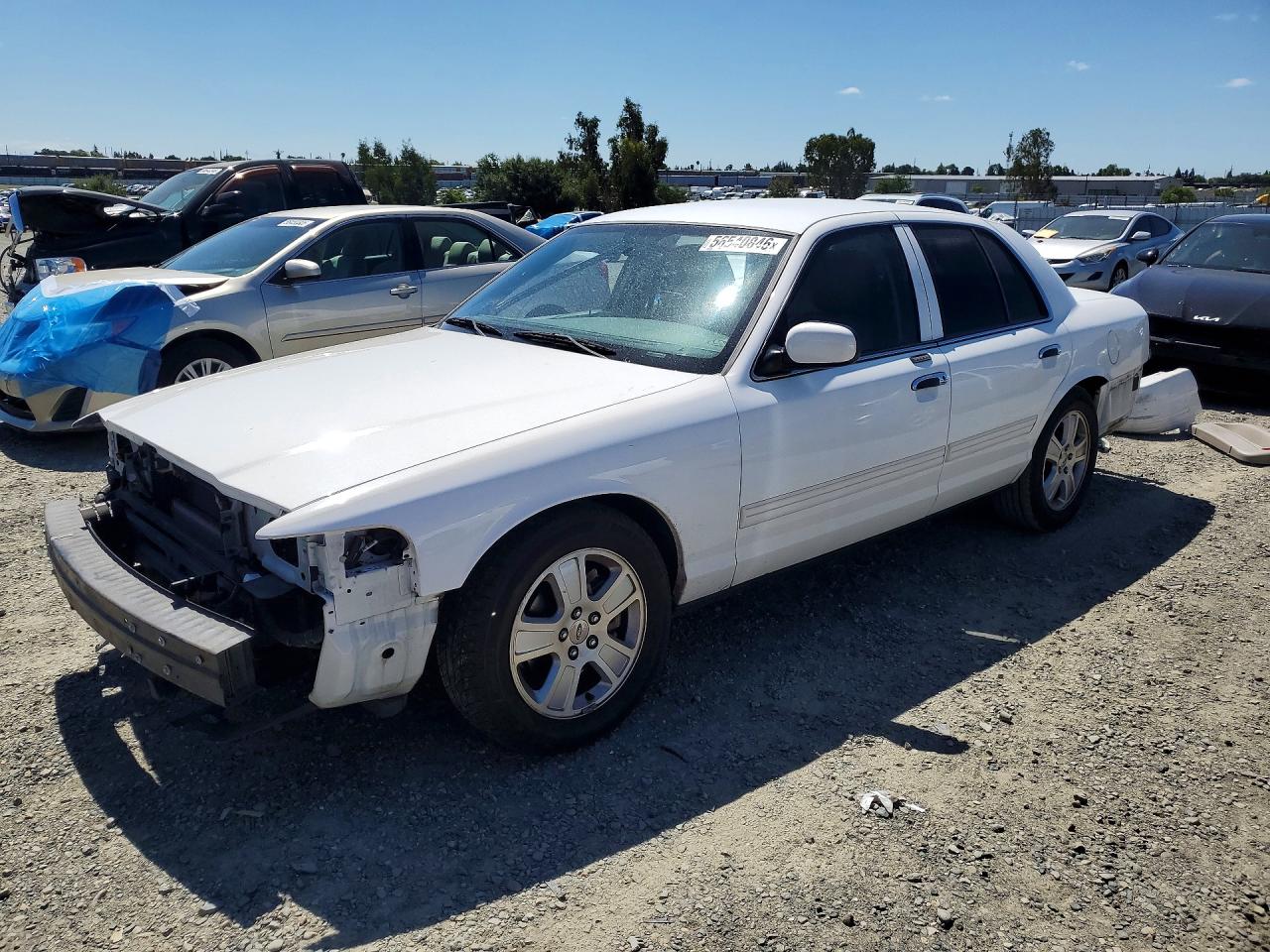 2011 Ford Crown Victoria LX, VIN 2FABP7EV1BX127139 — Front end