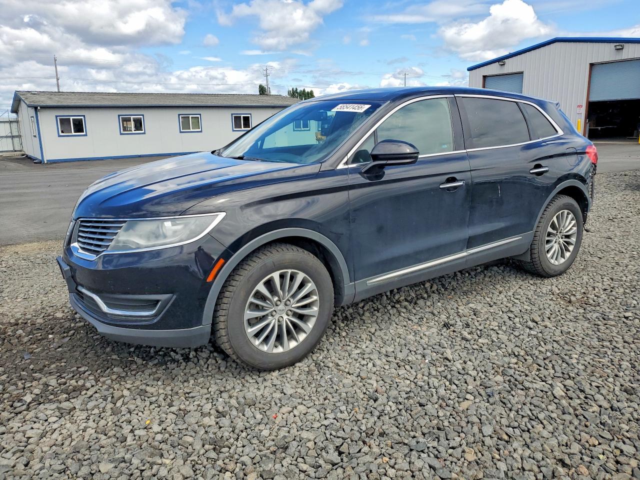 2017 Lincoln MKX Select, VIN 2LMPJ8KP3HBL16667 — Rear end