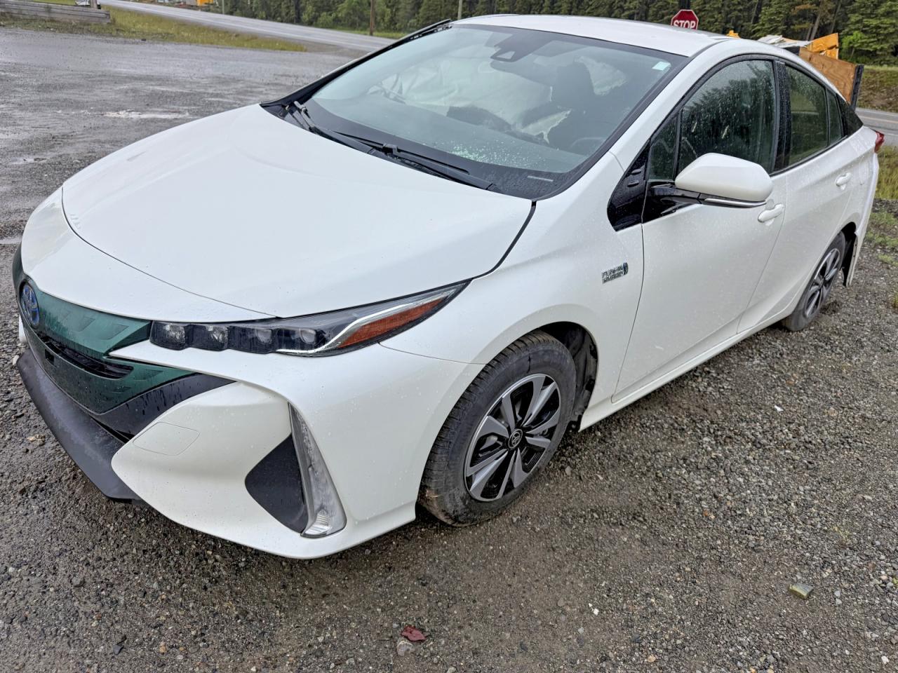 2018 Toyota Prius Premium, VIN JTDKARFP3J3083776 — Side