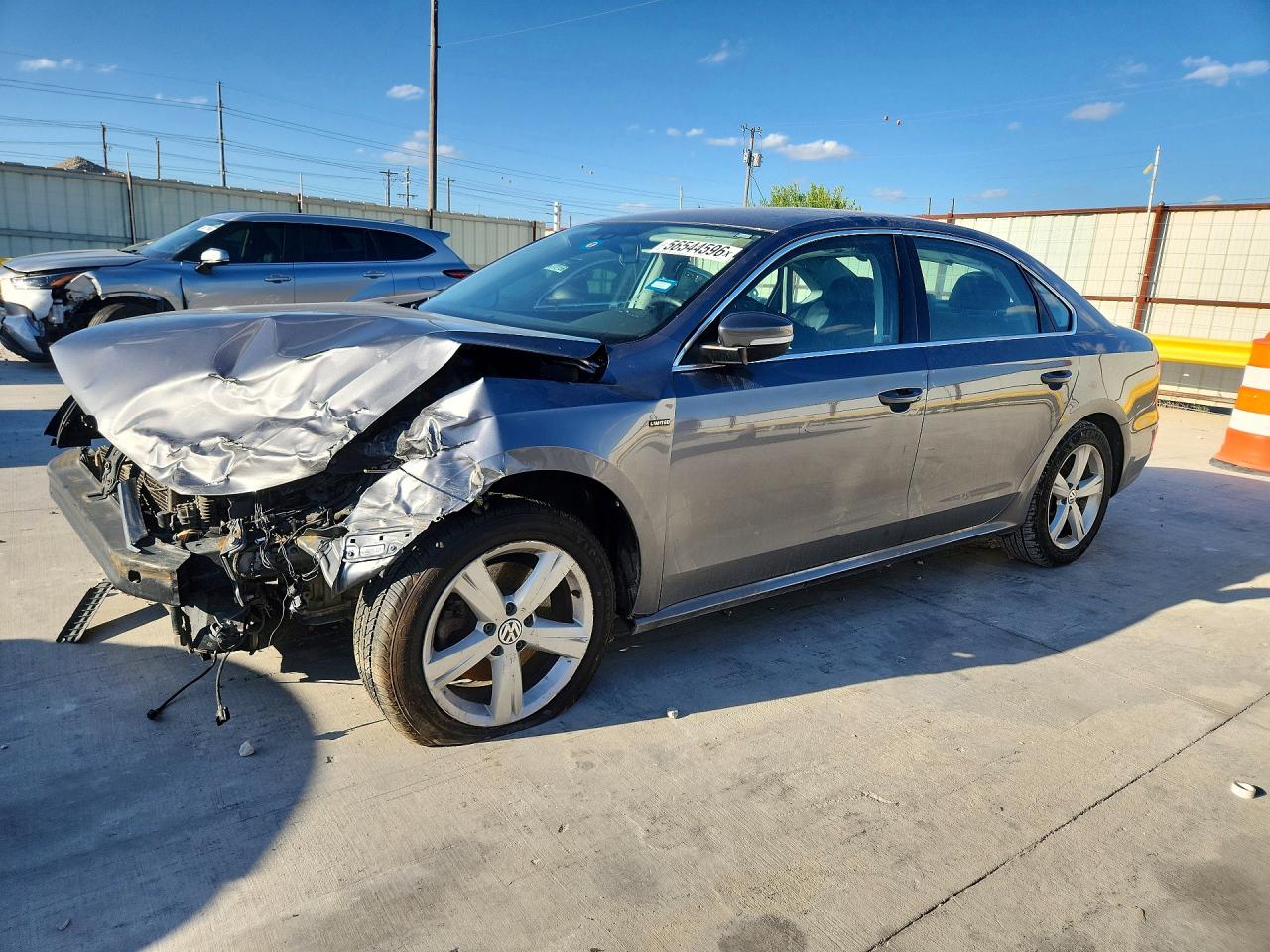 2015 Volkswagen Passat S, VIN 1VWAS7A36FC120387 — Перед