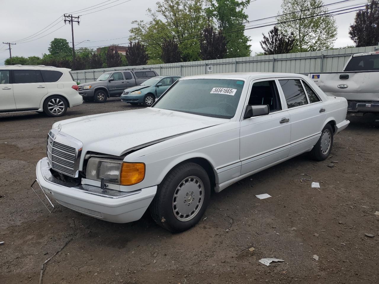 1990 Mercedes-Benz 350, VIN WDBCB35E4LA559772 — Front end