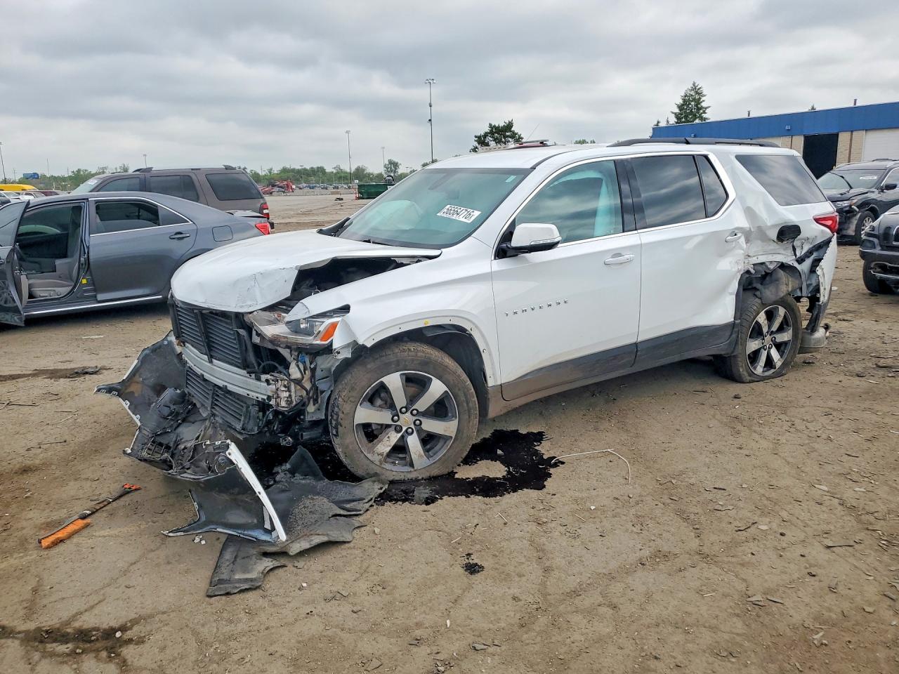 2019 Chevrolet Traverse LT, VIN 1GNERHKW5KJ302626 — Front end