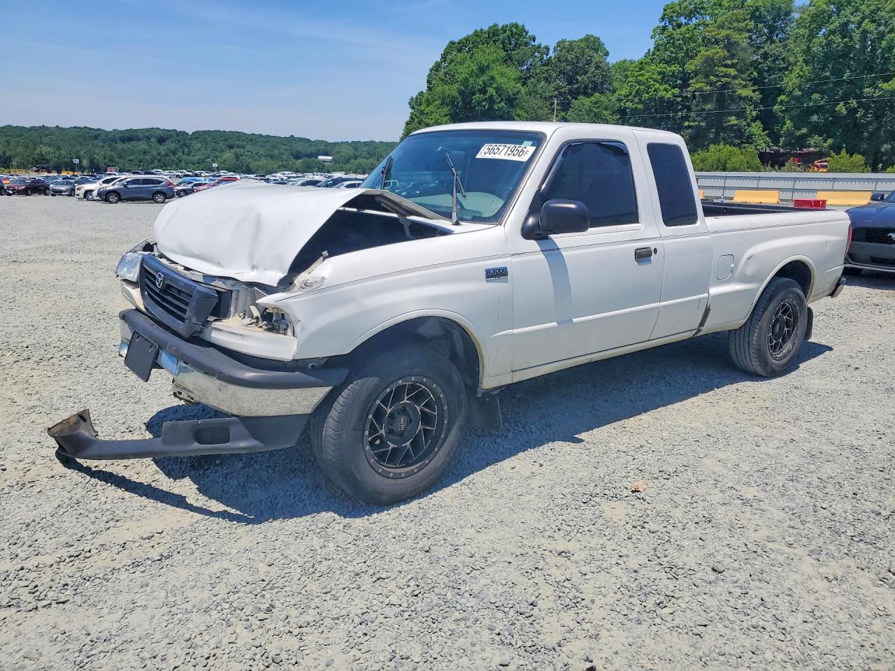 2000 Mazda B-Series SE, VIN 4F4YR16V3YTM17681 — Front end