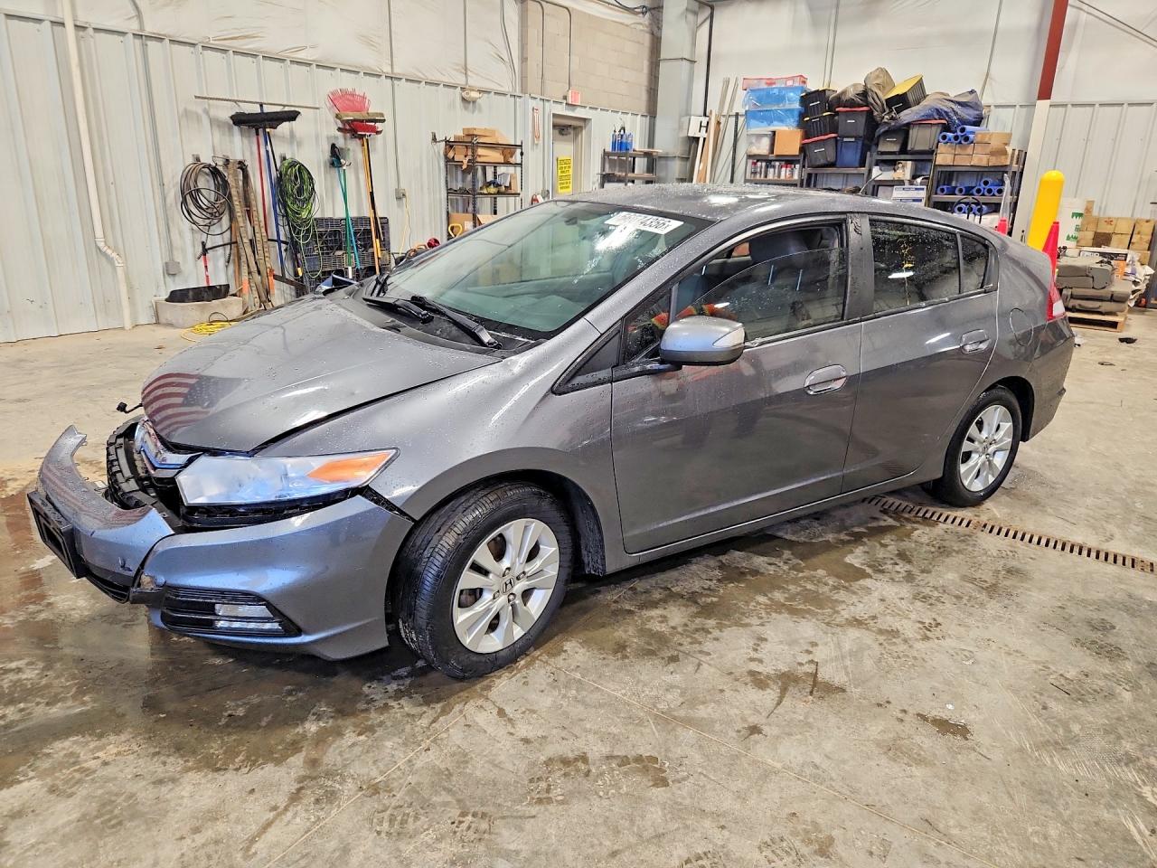 2013 Honda Insight EX, VIN JHMZE2H71DS004900 — Front end