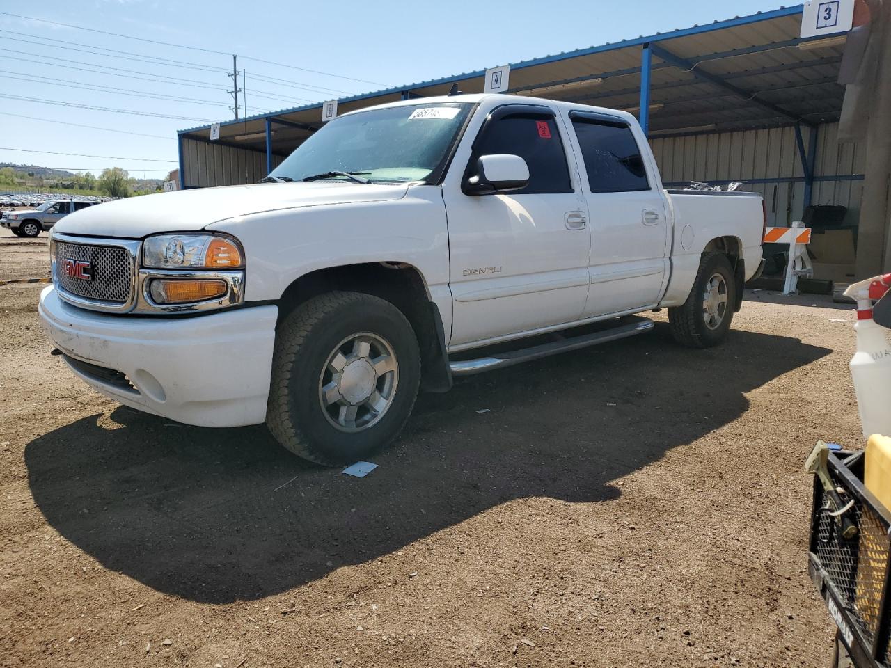 2006 GMC Sierra Denali, VIN 2GTEK63N061205356 — Side