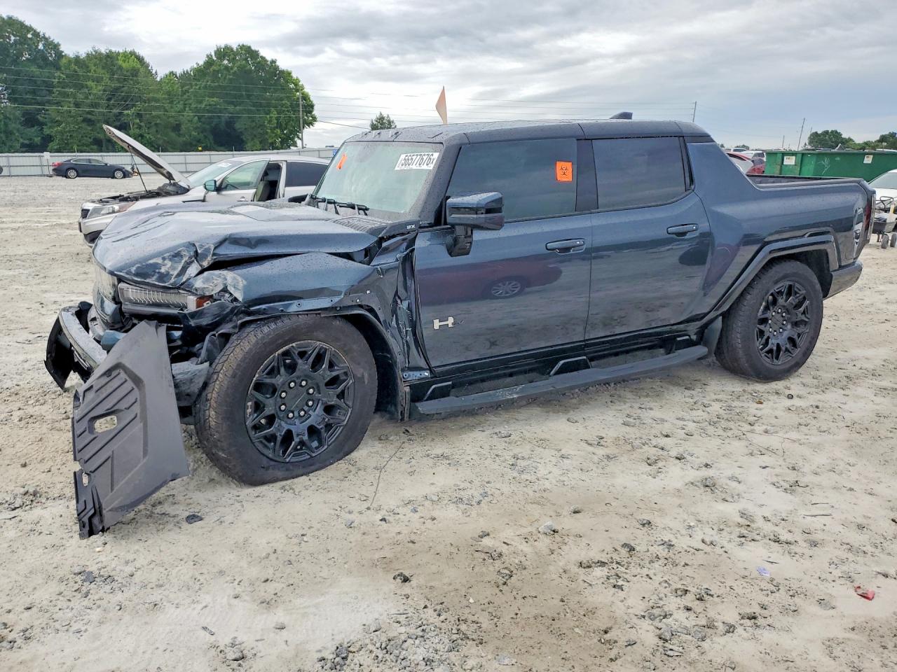 2025 GMC HUMMER EV Pickup 2X, VIN 1GT40BDD5SU117983 — Front end