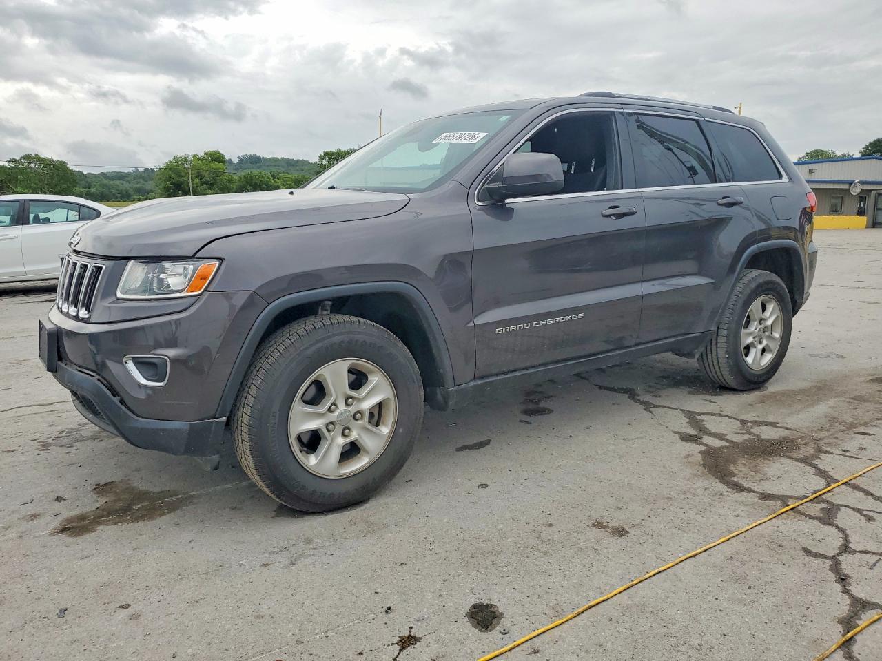 2016 Jeep Grand Cherokee Laredo, VIN 1C4RJFAG6GC339048 — Front end