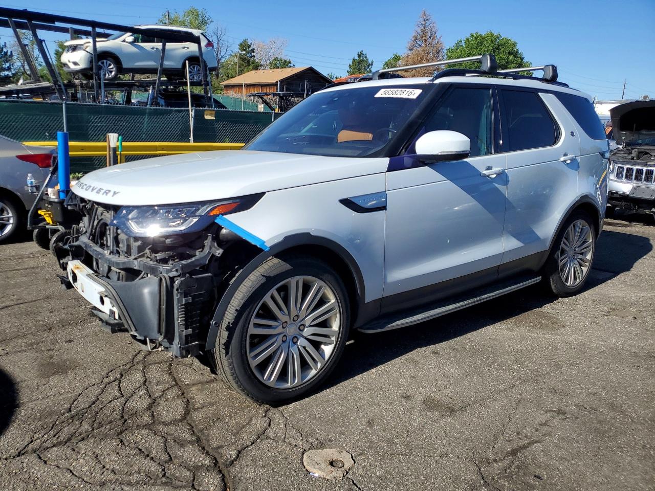 2017 Land Rover Discovery HSE, VIN SALRRBBV0HA028025 — Перед