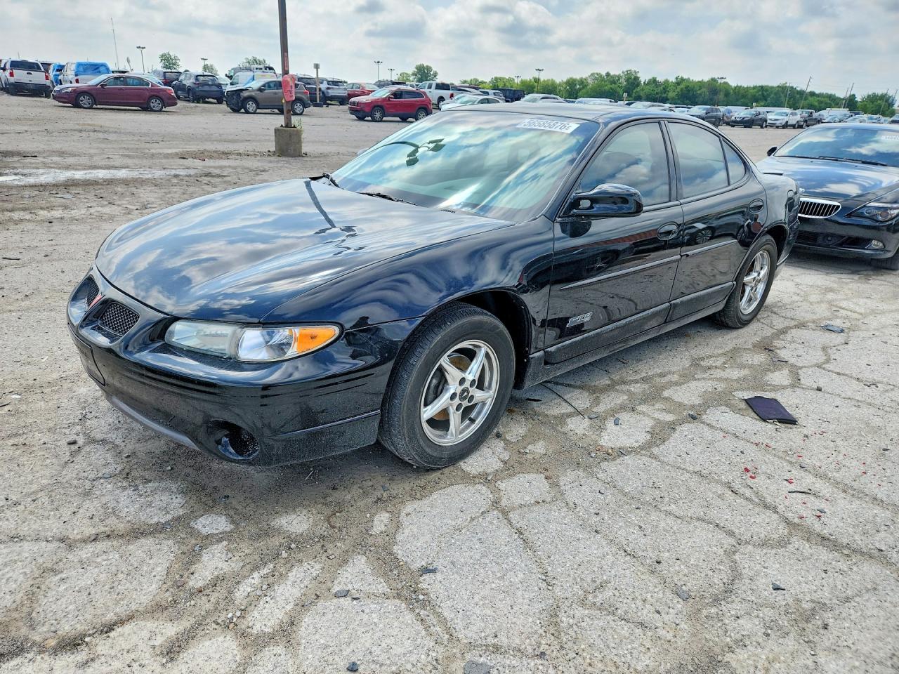 2000 Pontiac Grand Prix GTP, VIN 1G2WR5218YF106261 — Front end