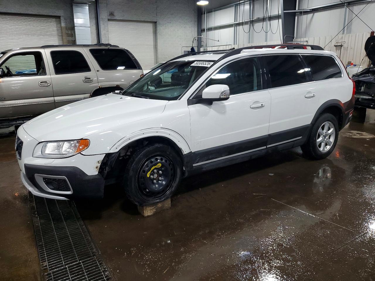 2011 Volvo XC70 3.2L, VIN YV4940BZ5B1116585 — Перед