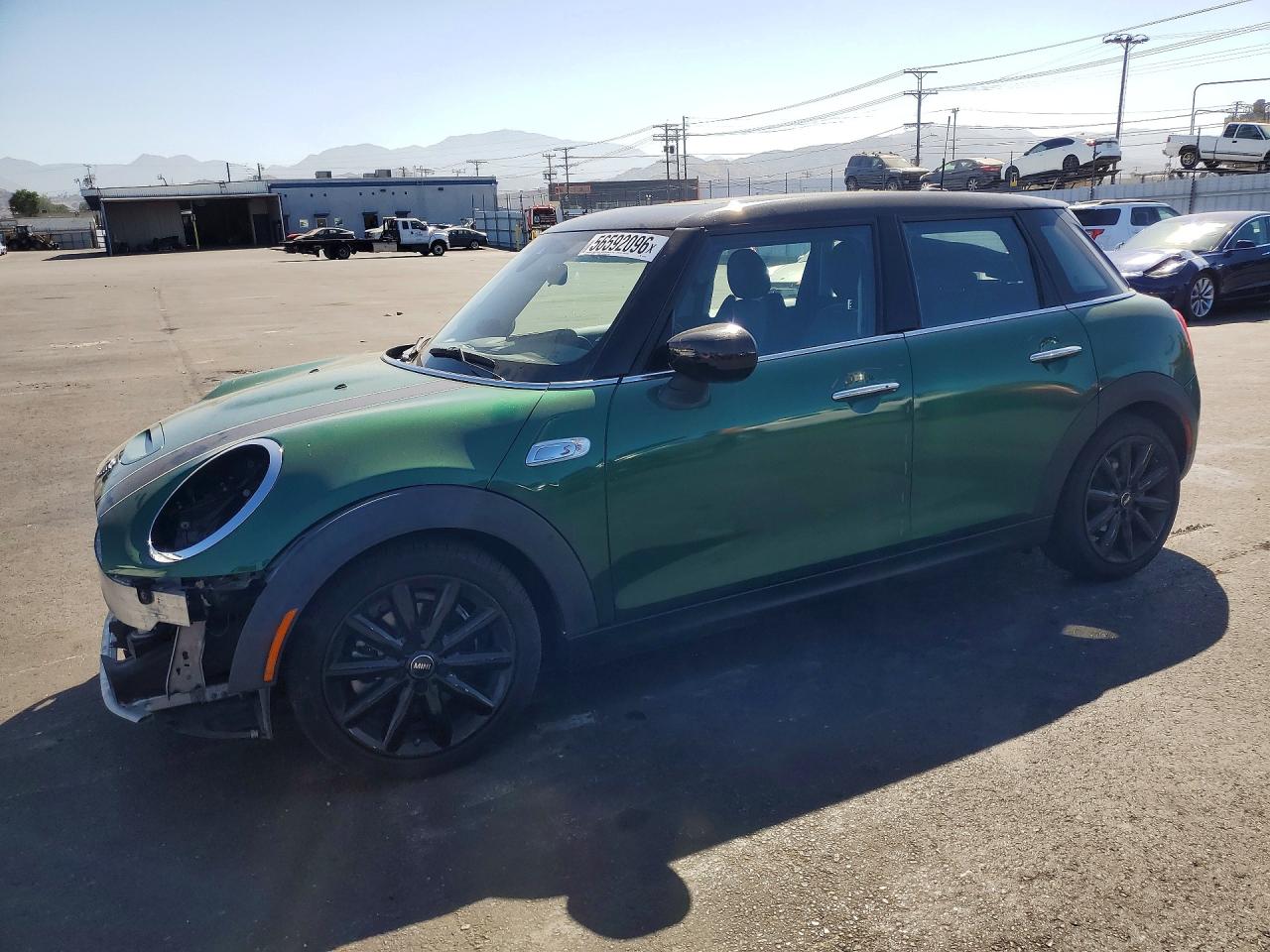 2020 MINI Hardtop 4 Door Cooper S, VIN WMWXU9C01L2M66450 — Перед