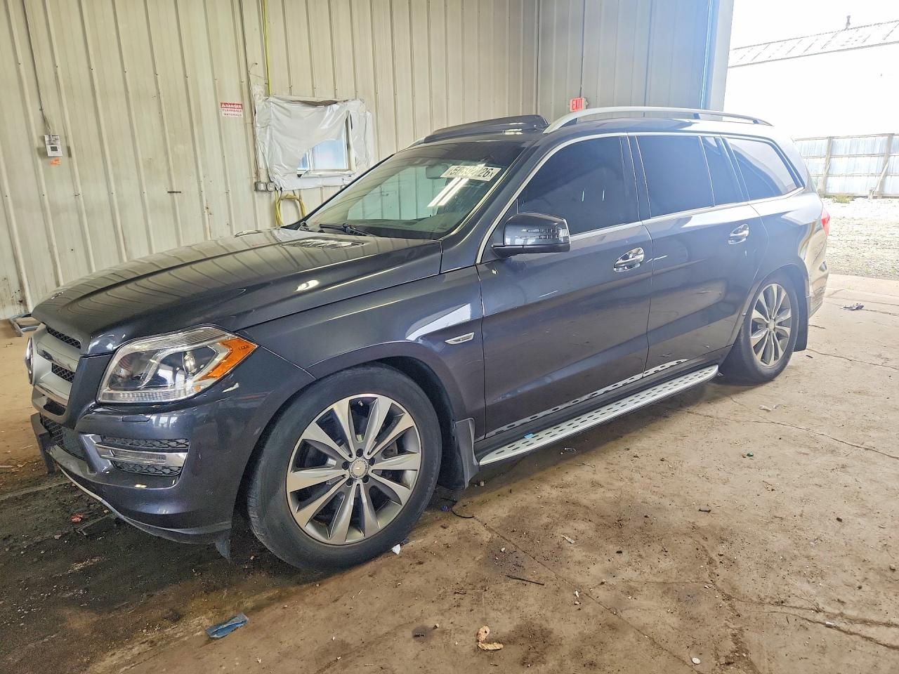 2016 Mercedes-Benz GL 450, VIN 4JGDF6EE9GA712076 — Normal wear