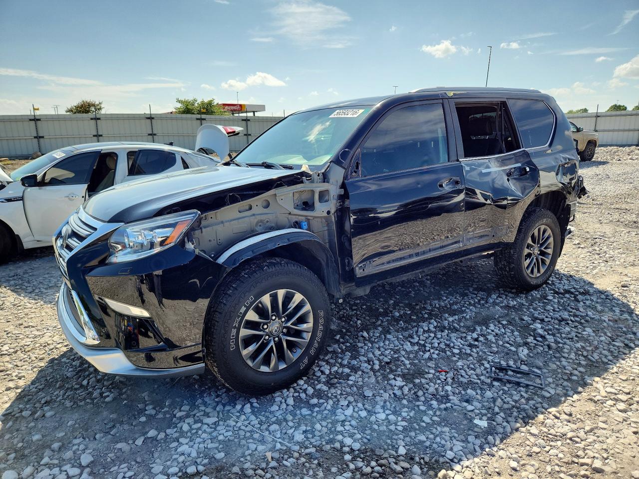 2017 Lexus GX 460 Luxury, VIN JTJJM7FX0H5175883 — Side