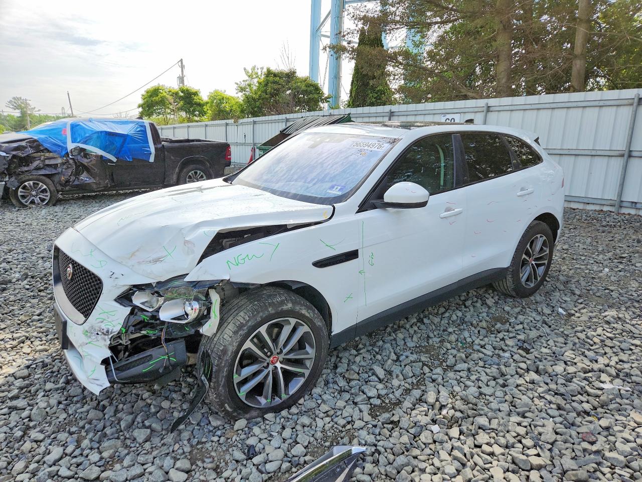 2020 Jaguar F-Pace 25t Premium, VIN SADCJ2FX1LA618117 — Front end