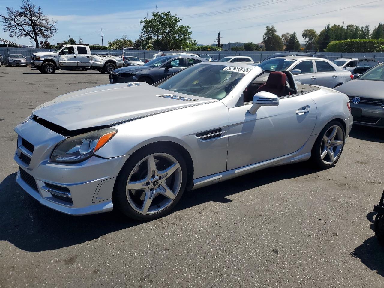 2016 Mercedes-Benz SLK 300, VIN WDDPK3JA4GF123010 — Front end