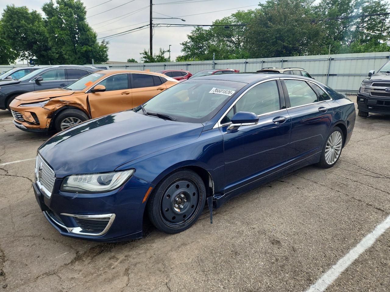 2017 Lincoln MKZ Reserve, VIN 3LN6L5F93HR602113 — Front end