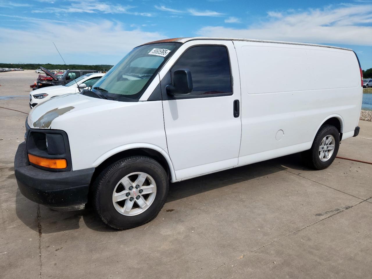 2008 GMC Savana, VIN 1GTFG154581133155 — Hail