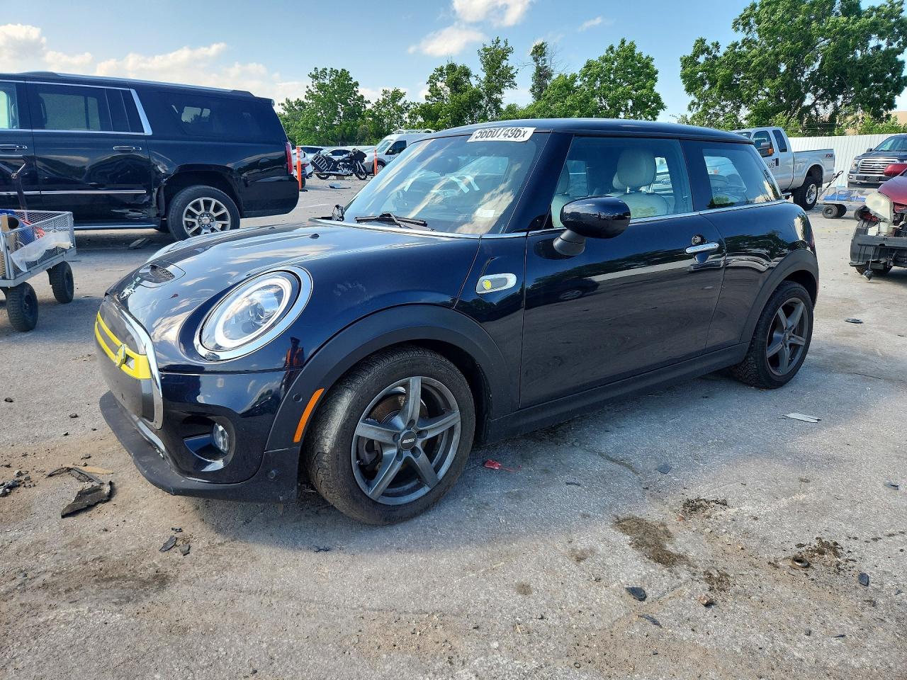 2020 MINI Hardtop Cooper SE, VIN WMWXP3C01L2M28544 — Перед