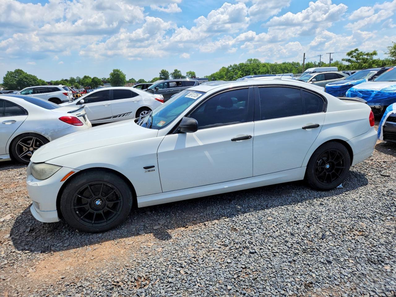 2011 BMW 3 Series 328i xDrive, VIN WBAPK5G5XBNN27117 — Minor dents and scratches
