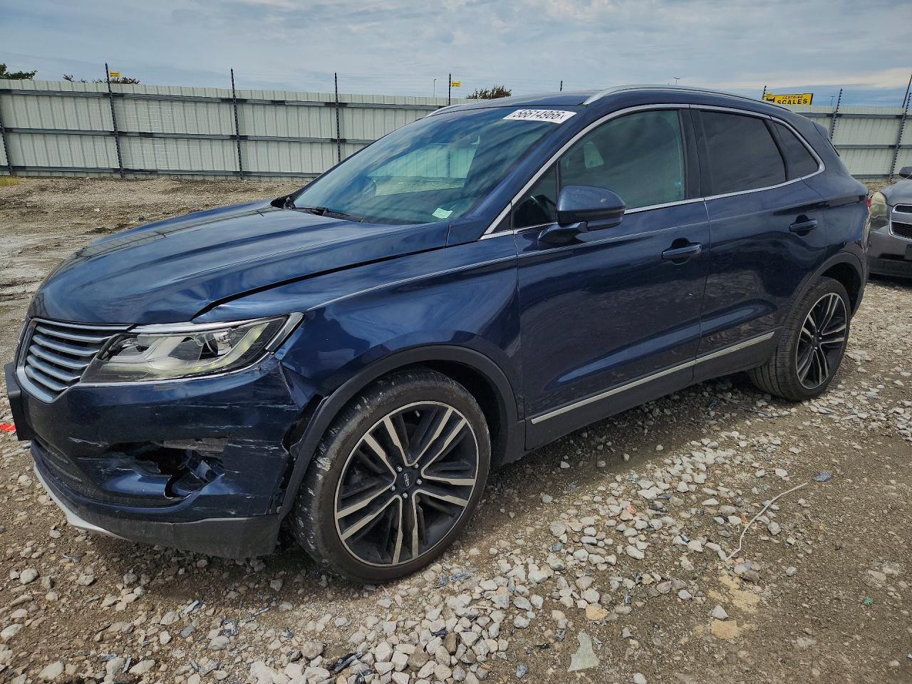 2017 Lincoln MKC Reserve, VIN 5LMTJ3DH0HUL51323 — Front end