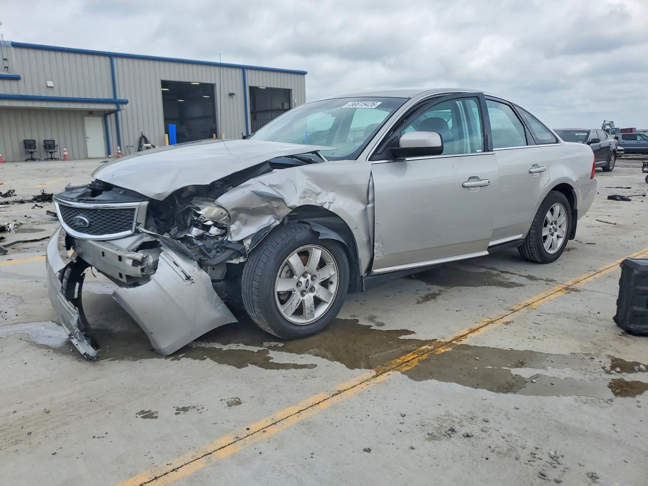 2006 Ford Five Hundred SEL, VIN 1FAFP27176G163928 — Перед