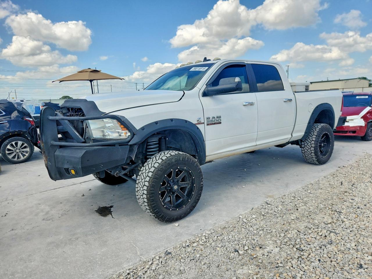 2016 Ram 2500 SLT, VIN 3C6UR5DL3GG209187 — Перед
