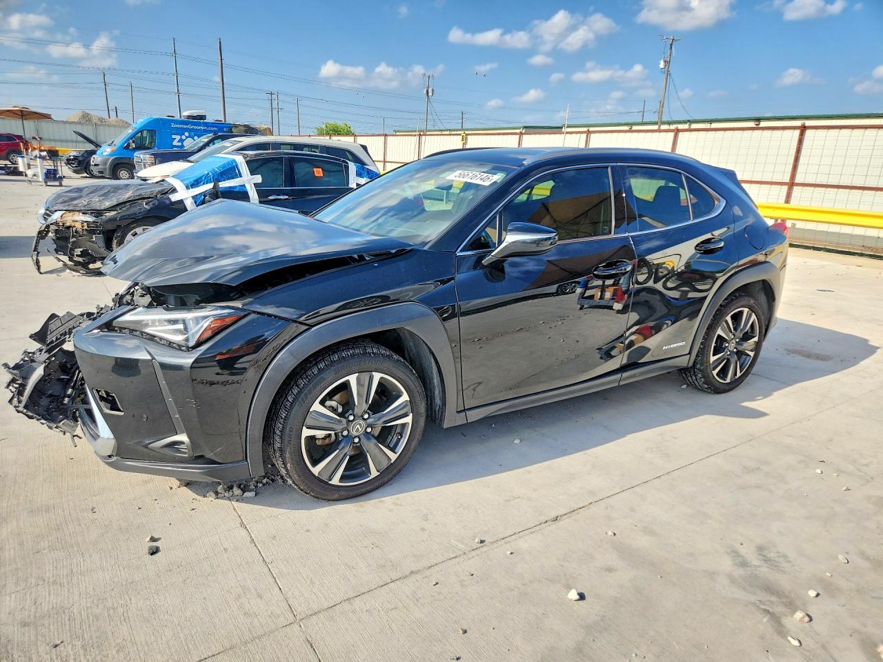 2021 Lexus UX 250h, VIN JTHP9JBH1M2053795 — Перед