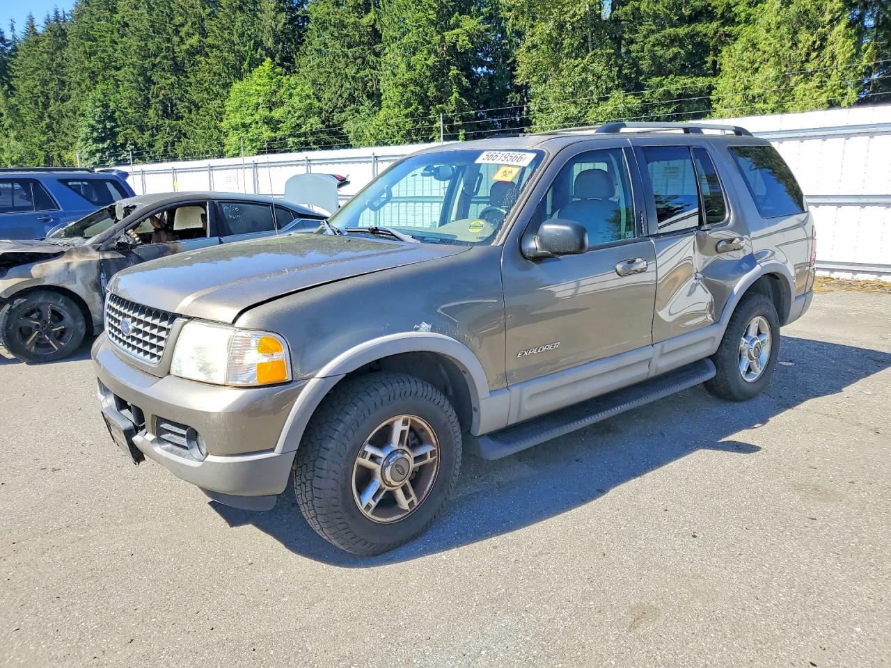 2002 Ford Explorer XLT, VIN 1FMDU73W22ZC20555 — Side