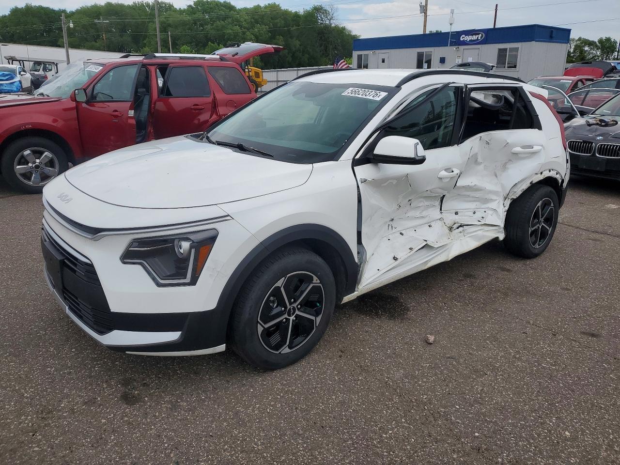 2024 Kia Niro EX, VIN KNDCR3LEXR5141752 — Side