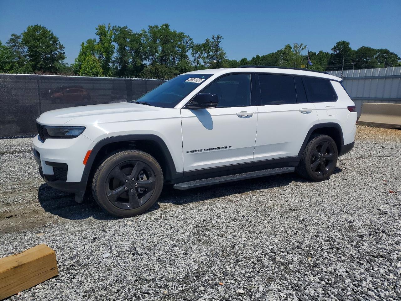2023 Jeep Grand Cherokee Altitude, VIN 1C4RJKAG4P8877484 — Side