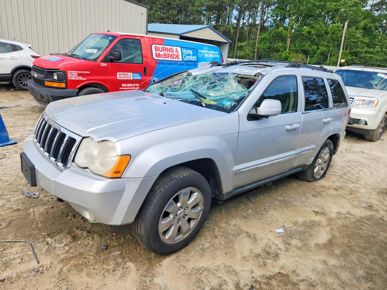 2008 Jeep Grand Cherokee Limited, VIN 1J8HR58288C197143 — Side