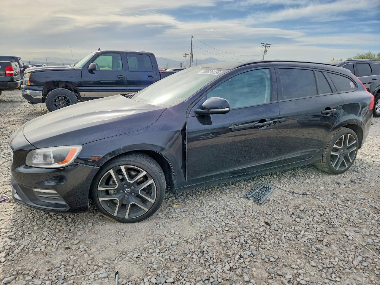 2018 Volvo V60 Dynamic, VIN YV140MSLXJ2398009 — Front end