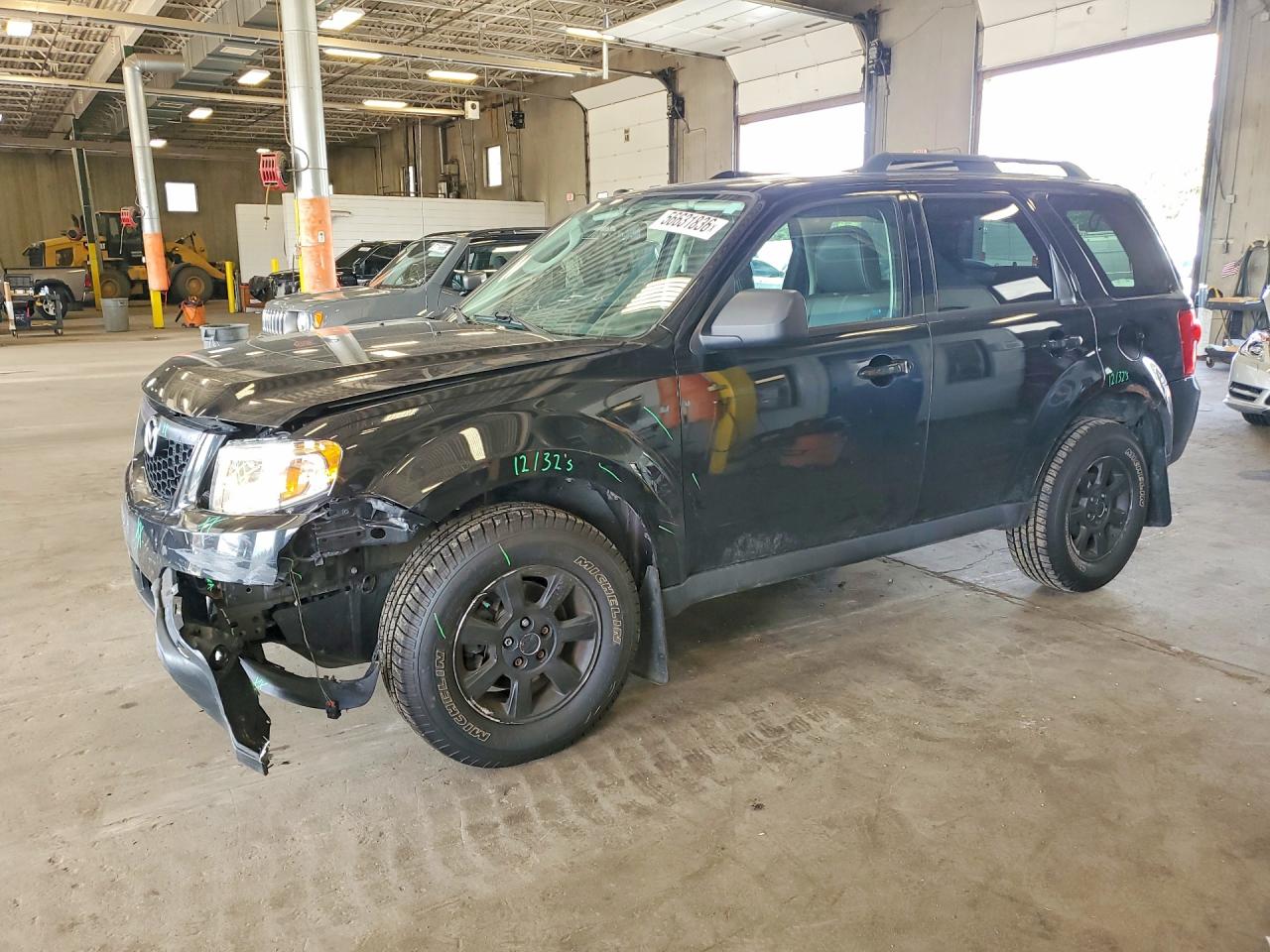 2011 Mazda Tribute Touring, VIN 4F2CY9C74BKM06888 — Перед
