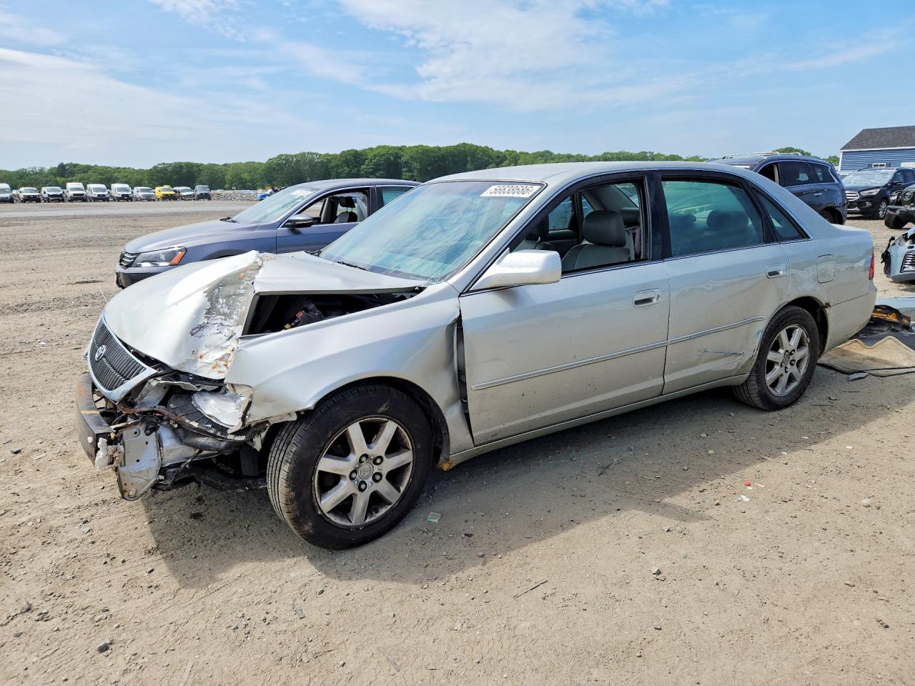 2001 Toyota Avalon XLS, VIN 4T1BF28B21U156586 — Front end
