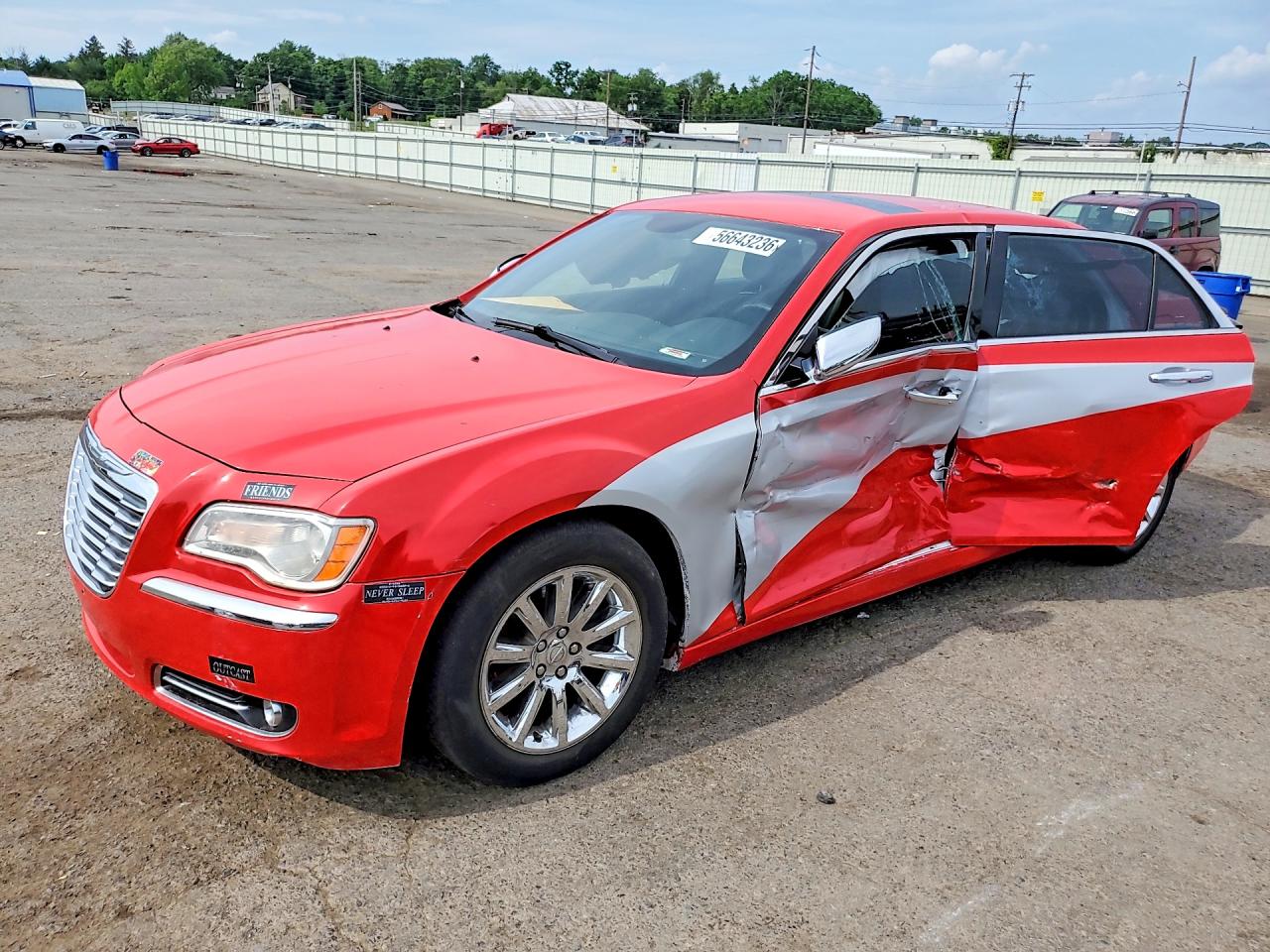 2013 Chrysler 300 C, VIN 2C3CCAET5DH661753 — Бок