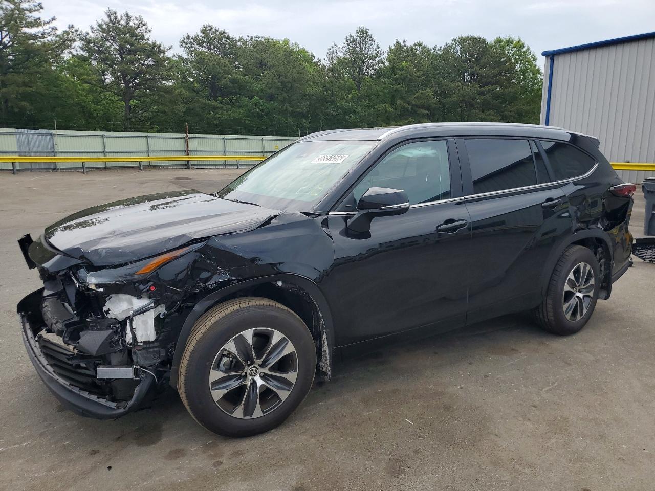 2026 Toyota Highlander XLE, VIN 5TDKDRBH9TS607214 — Front end