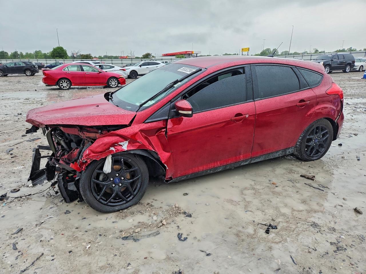 2016 Ford Focus SE, VIN 1FADP3K23GL312115 — Front end