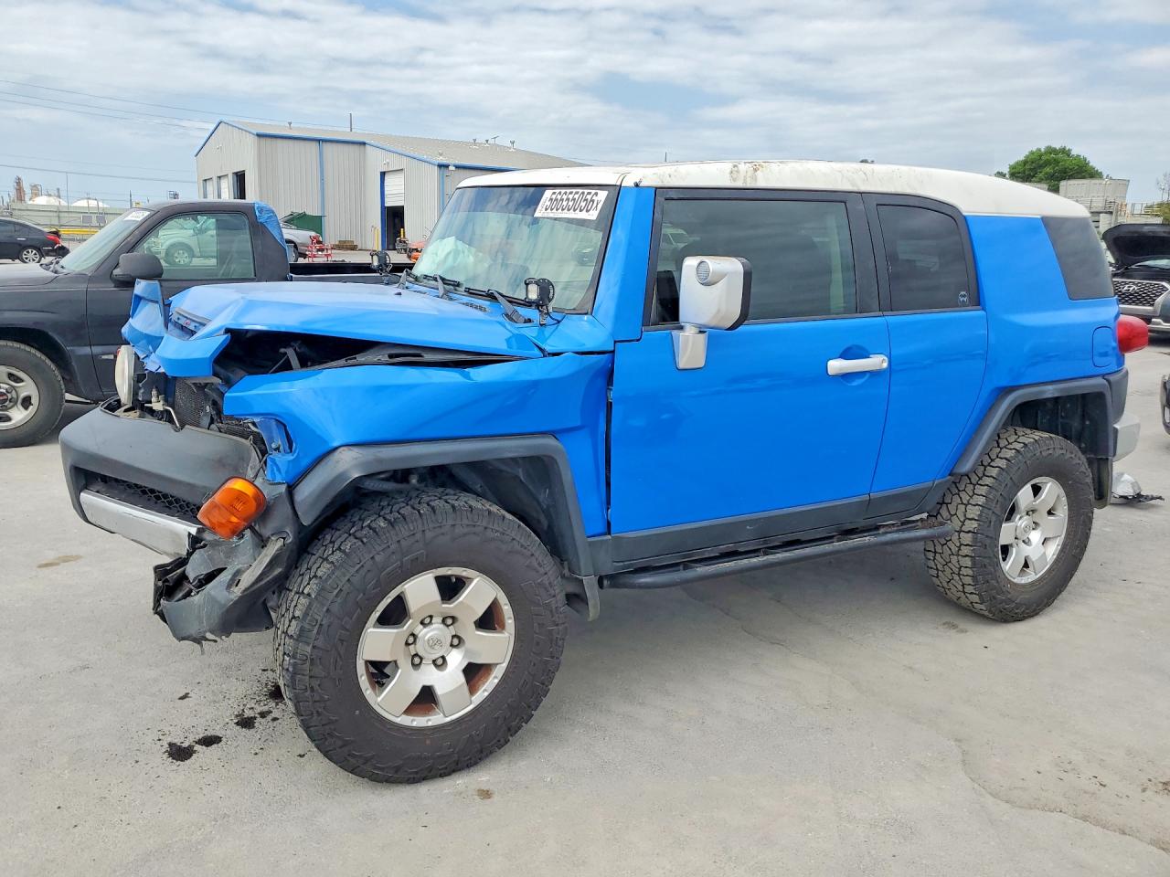 2007 Toyota FJ Cruiser, VIN JTEBU11F370074735 — Front end