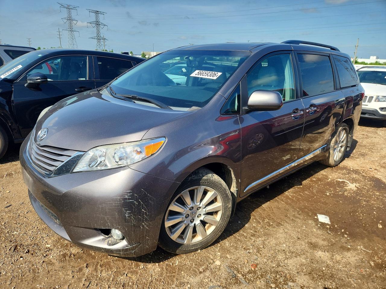 2015 Toyota Sienna XLE, VIN 5TDDK3DC4FS125025 — Side