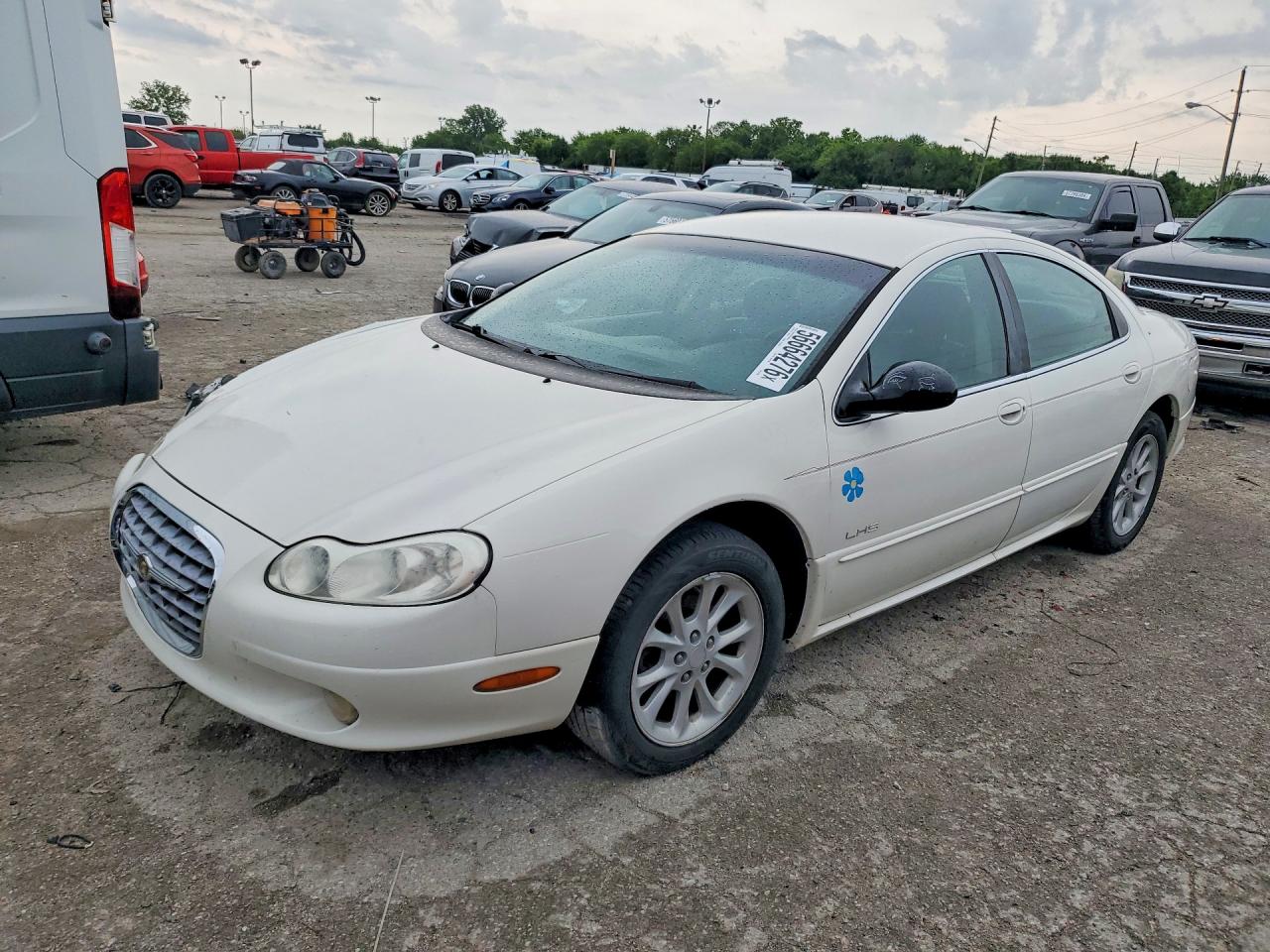 2000 Chrysler LHS, VIN 2C3HC56G3YH237380 — Перед