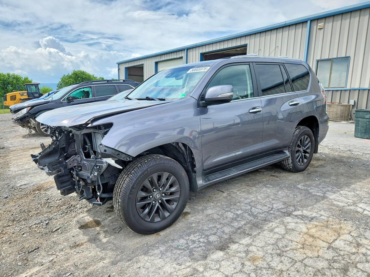 2023 Lexus GX 460 Premium, VIN JTJAM7BX5P5373346 — Перед
